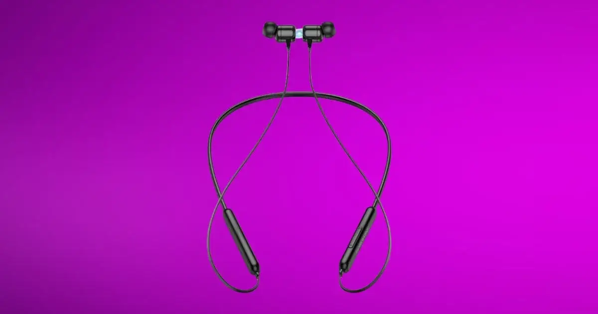 Neckband in black color